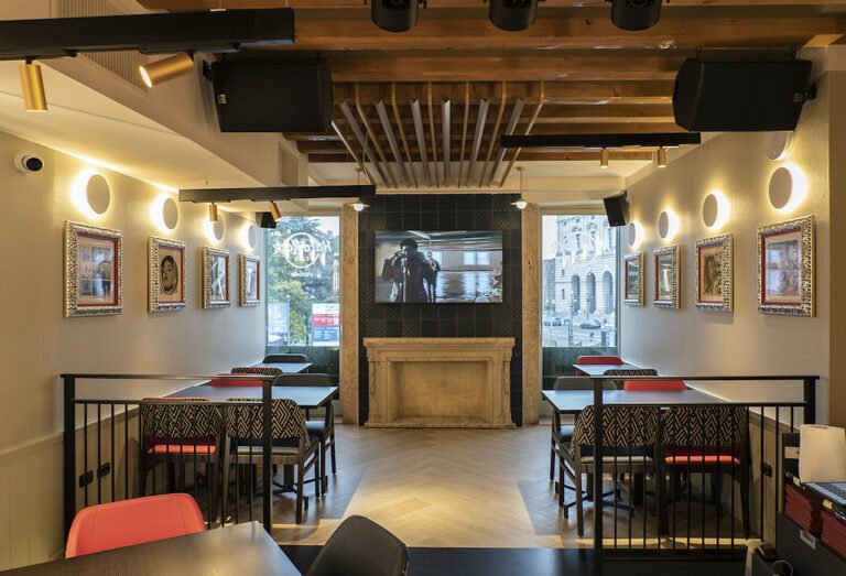 ambiente vibrante del hard rock cafe