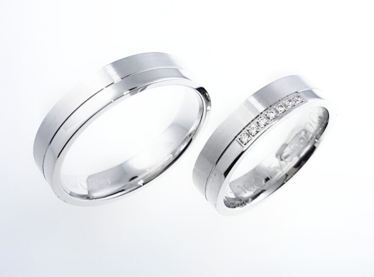 anillo de compromiso y alianza en comparacion