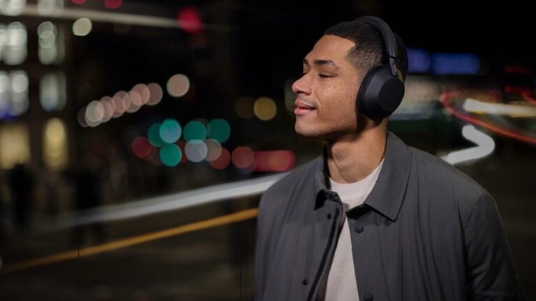 audifonos inalambricos sony en un entorno moderno