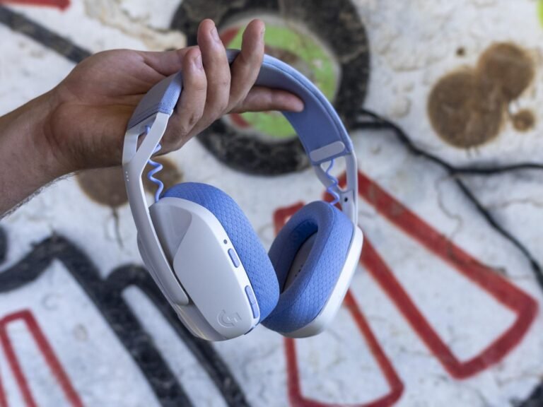 auriculares gaming en accion durante una partida