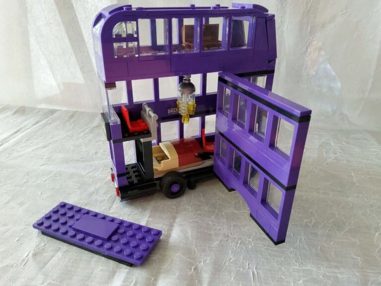 autobus noctambulo de lego en fondo magico