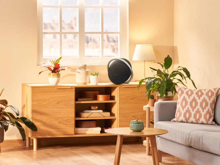 bocina harman kardon en un ambiente moderno