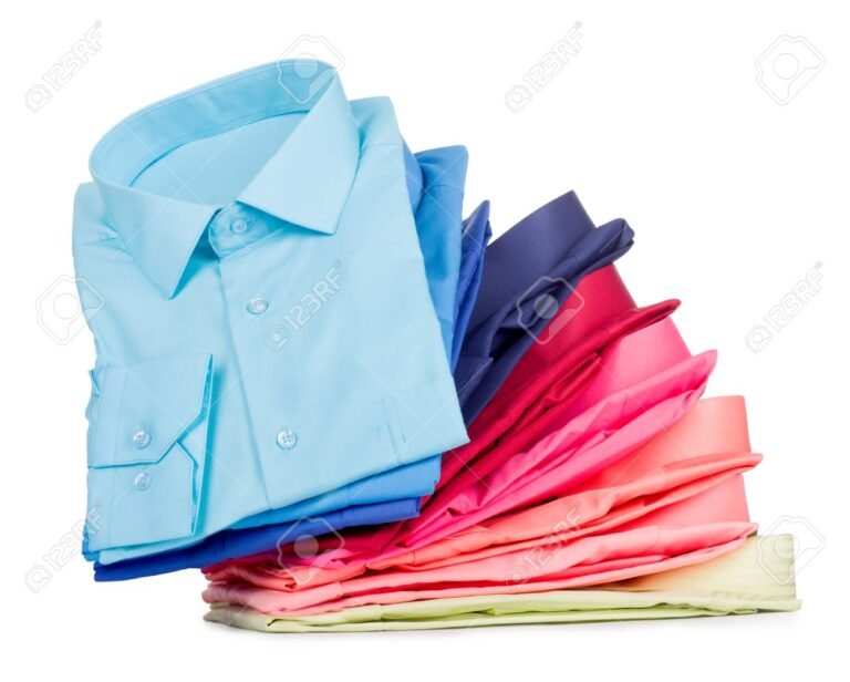 bolsa de camiseta apiladas coloridas