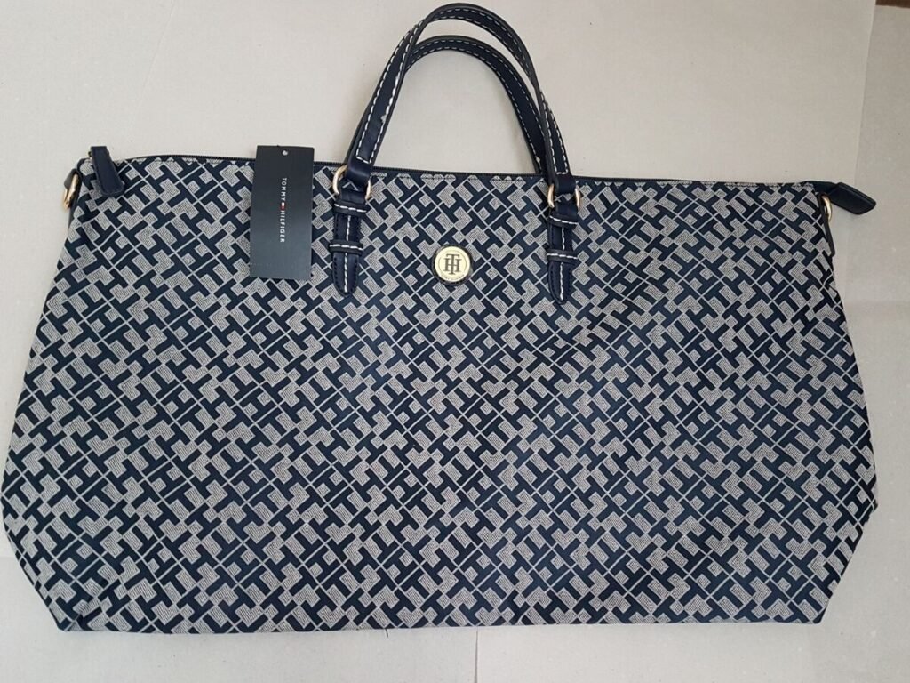 Cómo identificar una bolsa Tommy Hilfiger azul marino original