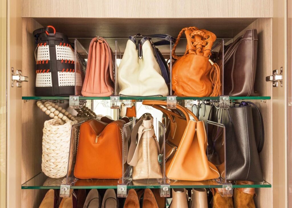 Cómo guardar bolsos en poco espacio sin que se dañen 7 Cómo guardar bolsos en poco espacio sin que se dañen