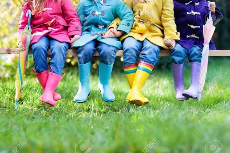 Qué botas para el agua son las mejores para niños 19 botas de agua coloridas para ninos jugando