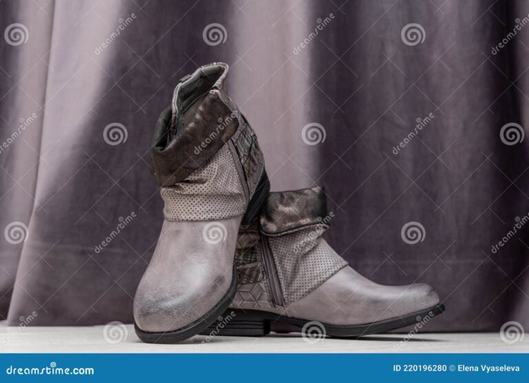 botas de cuero en exhibicion elegante