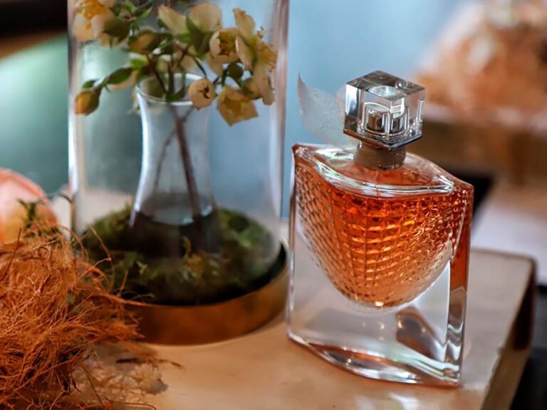 Dónde comprar el perfume "La Vida es Bella" y cuáles son sus notas 17 botella de perfume la vida es bella
