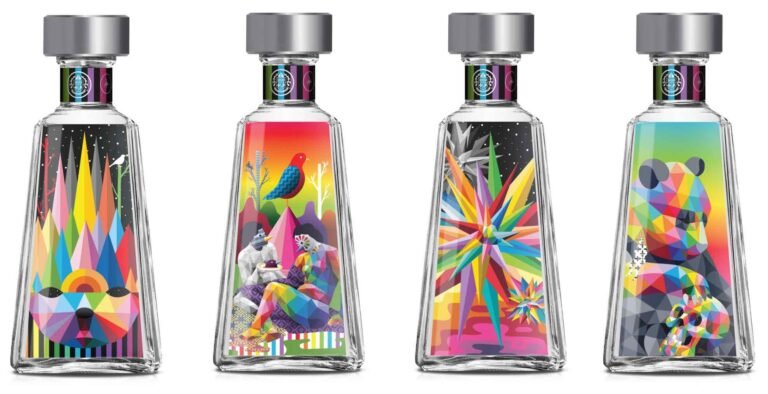 botellas de tequila con paisaje mexicano