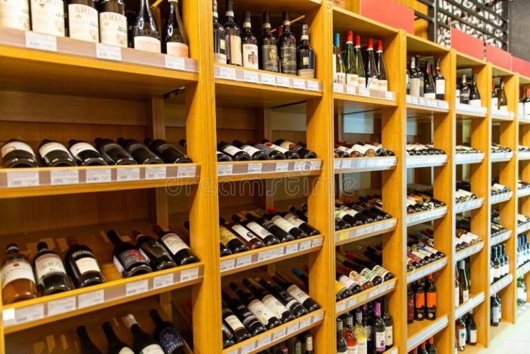 Dónde puedo comprar La Cetto Don Luis Merlot en México 7 botellas de vino en estante de tienda