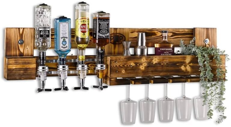 botellas de vino y licor en estanteria