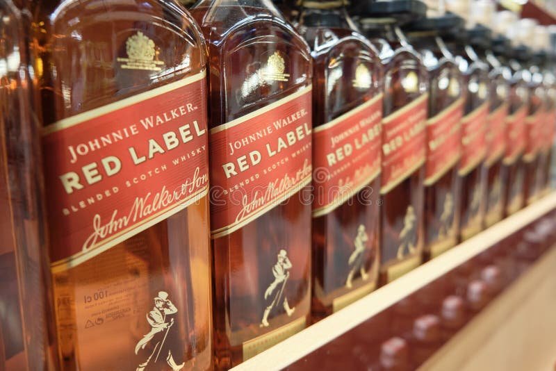 Qué opciones de compra y precios existen para una caja de whisky Red Label 8 Qué opciones de compra y precios existen para una caja de whisky Red Label