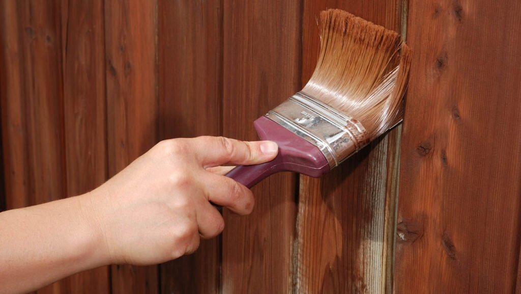 Cómo aplicar tinta para madera en color caoba de manera efectiva