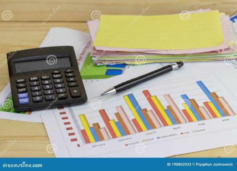 Cómo calcular el finiquito por despido injustificado en México 30 calculadora y documentos laborales sobre mesa