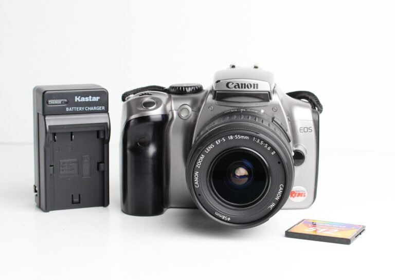 camara canon eos rebel xti sobre fondo blanco