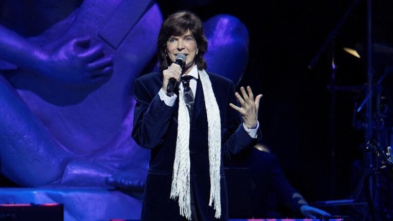 camilo sesto en el escenario con pasion