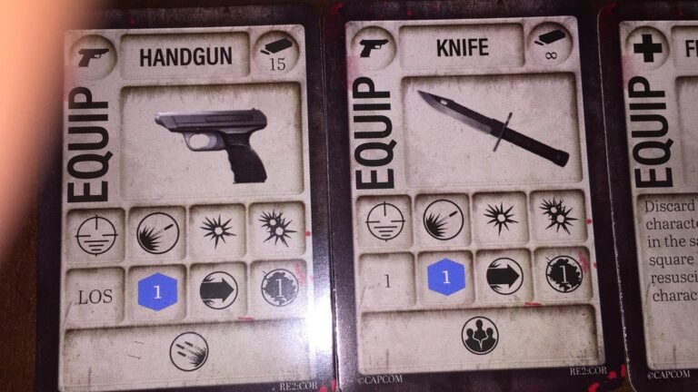 Es el juego de cartas de Resident Evil una buena opción para los fans 12 cartas de resident evil sobre una mesa