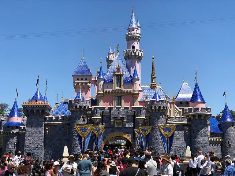 castillo de disneylandia en california