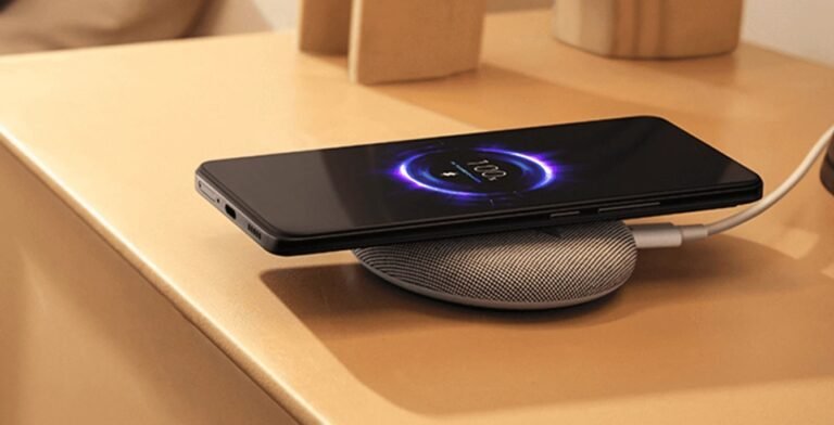 celulares xiaomi con carga inalambrica en mesa
