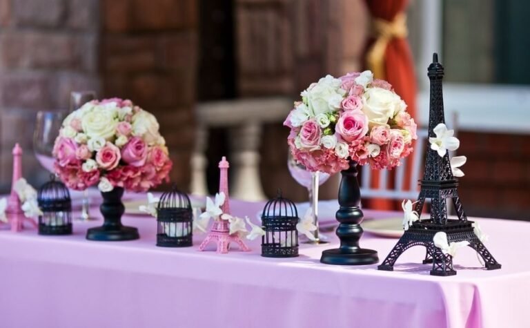 Cómo hacer un centro de mesa con la Torre Eiffel para eventos 24 centro de mesa decorativo con torre eiffel
