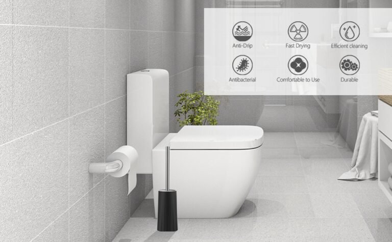 cepillo de wc elegante en un bano moderno