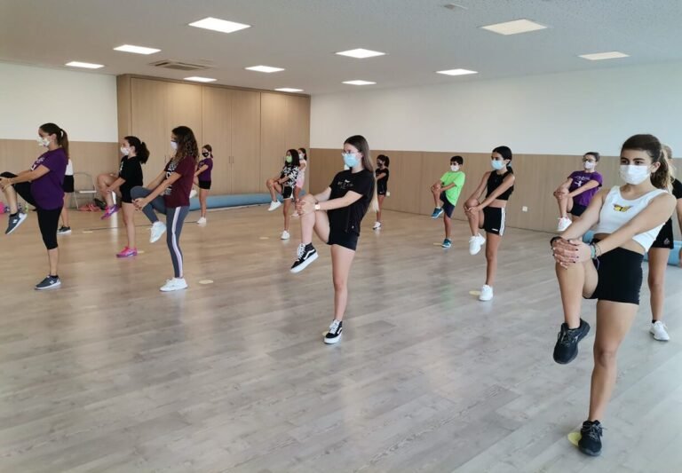 Qué ofrece la Escuela de Baile Eliseo Álvarez en tus clases 20 clases de baile en un estudio moderno