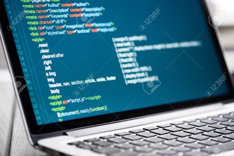 HTML es un lenguaje de programación o un lenguaje de marcado 5 codigo html en pantalla de computadora