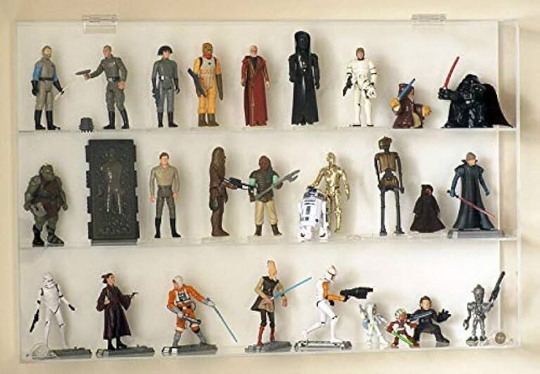 coleccion de figuras star wars en estante