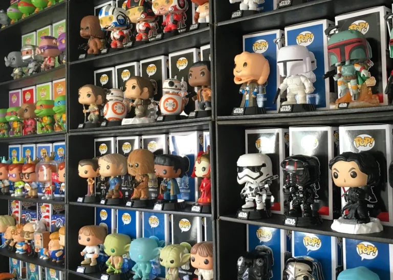 Cuánto cuestan los Funko Pop y dónde comprarlos en México 3 coleccion de funko pop en estanteria