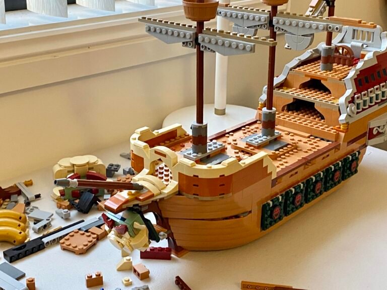 construccion de barco lego en progreso