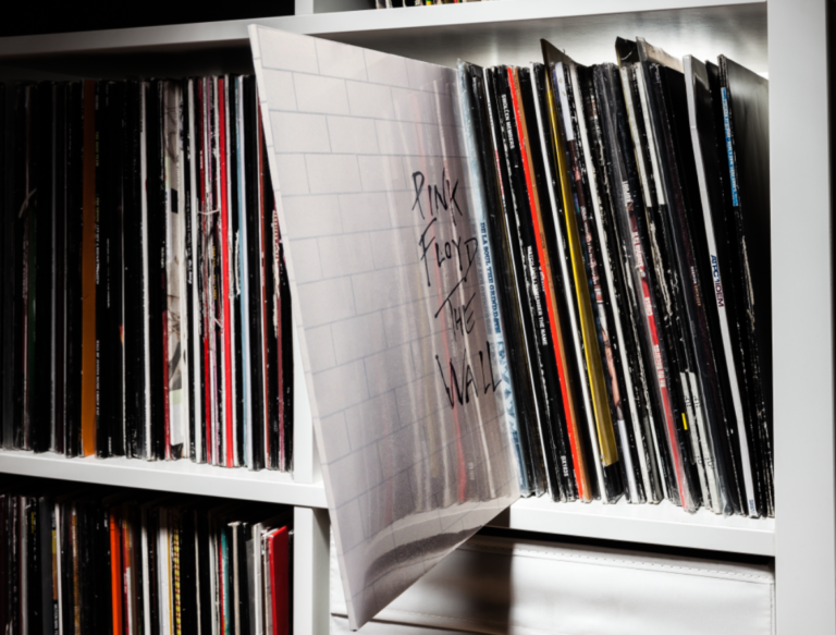 Qué discos de vinilo de Pink Floyd son imprescindibles para los fans 4 discos de vinilo de pink floyd en estanteria