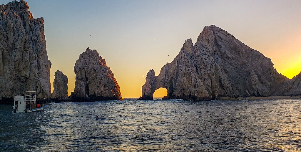 el arco de cabo san lucas al atardecer