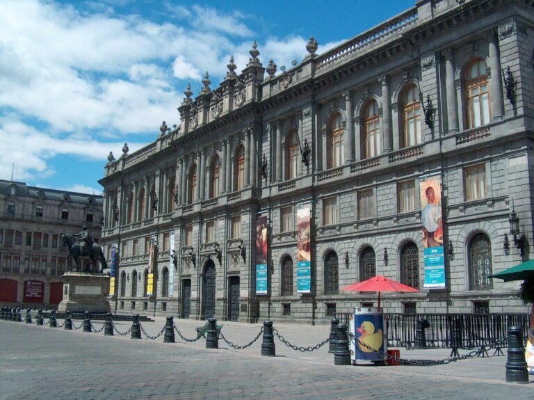 entrada del museo nacional de arte