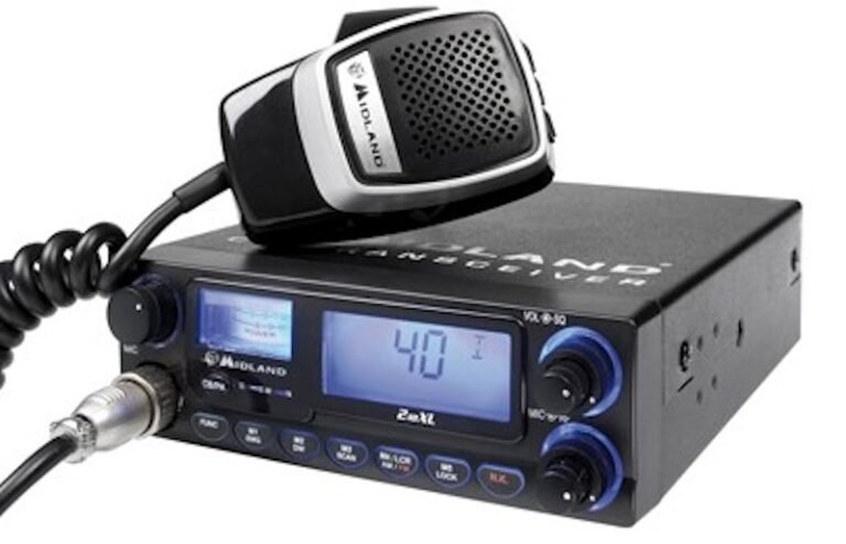 equipo de radio de banda ciudadana en uso