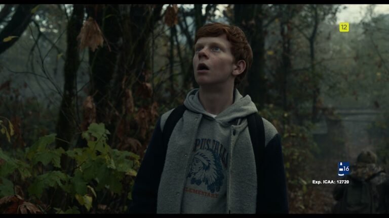 Quién mató a Sara Resumen de capítulos y trama de la serie 15 escena de suspenso en un bosque oscuro