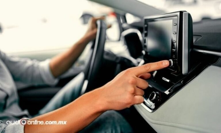 Qué características y ventajas ofrecen los estéreos de pantalla Rock Series 10 estereo de pantalla en un coche moderno