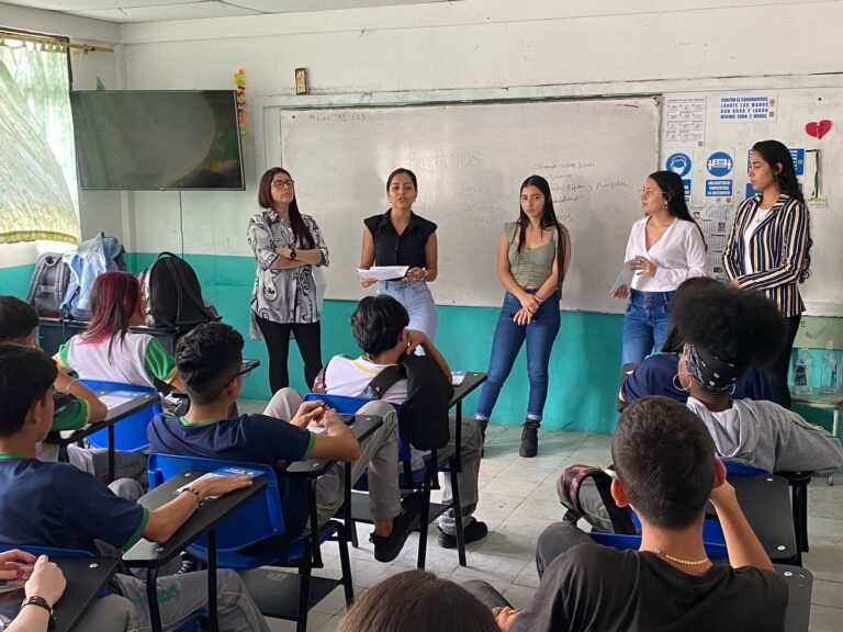 Cuántos años se necesitan para obtener un título en Derecho en México 23 estudiantes en una aula de derecho