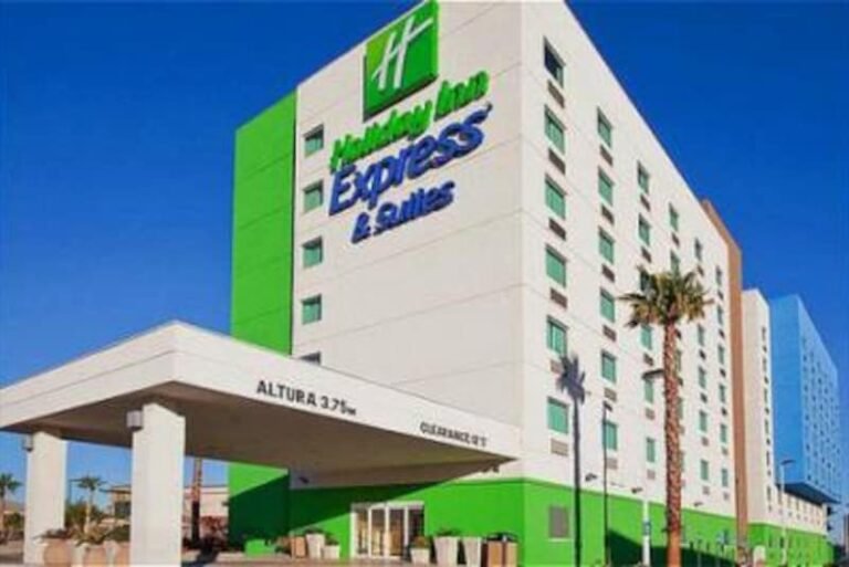 exterior del holiday inn en ciudad juarez
