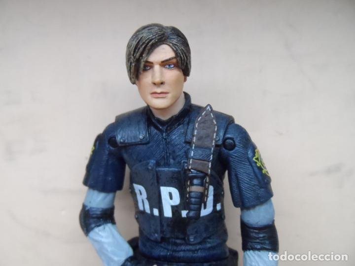 figura de accion de leon s kennedy