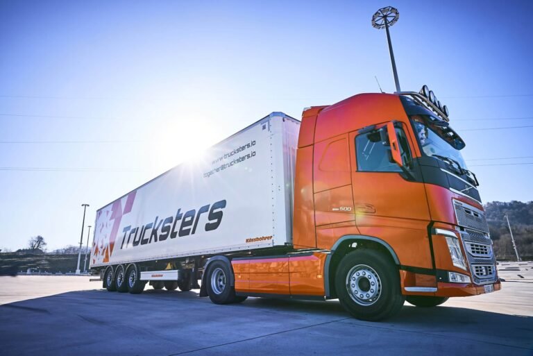 Qué servicios ofrece Paquetería Estrella Blanca Central del Norte 5 flota de camiones de paqueteria en ruta