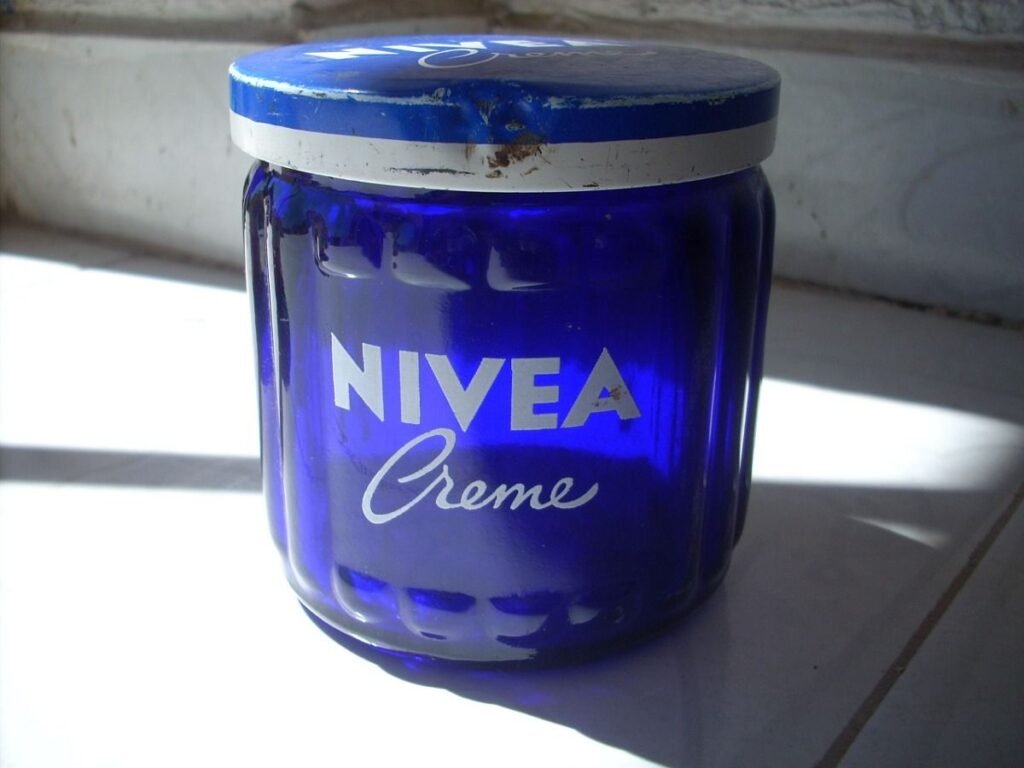 Por qué la crema Nivea viene en un frasco de vidrio y no en plástico