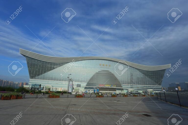 Qué es el New Century Global Center en China y qué lo hace especial 13 gran edificio moderno en chengdu china