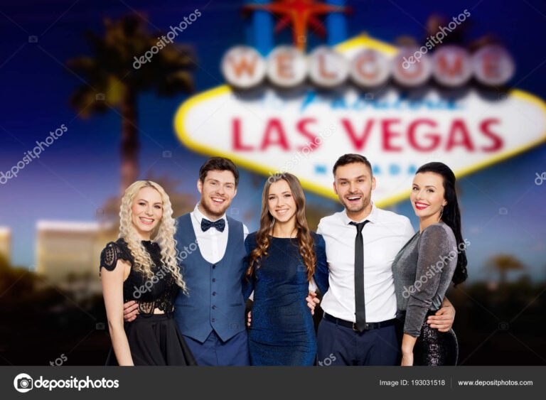 grupo de amigos celebrando en las vegas