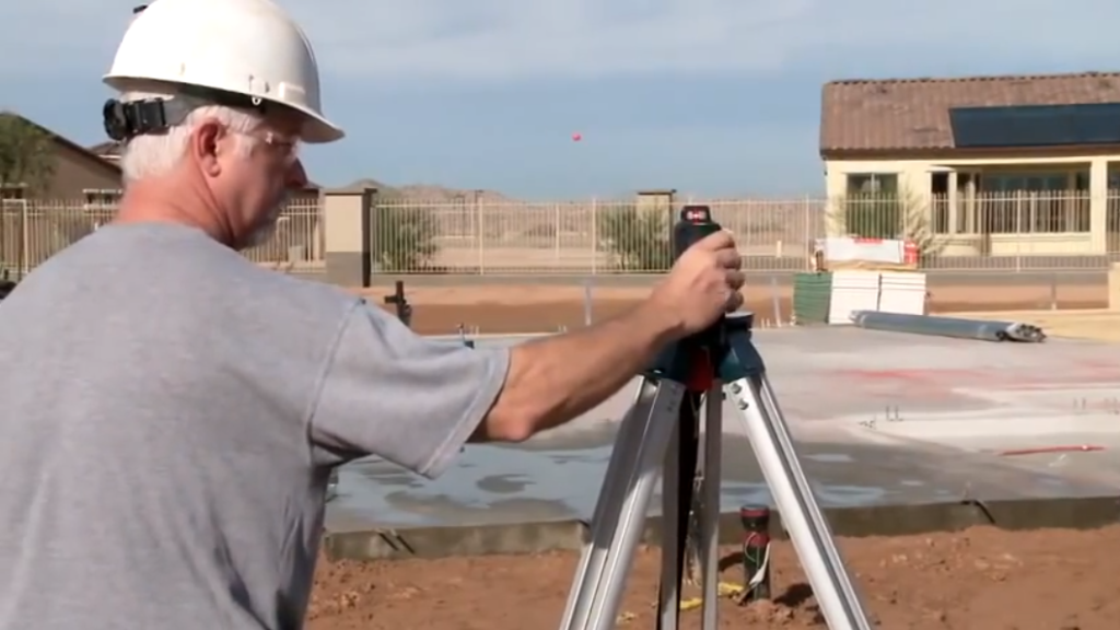 herramientas para nivelar un terreno