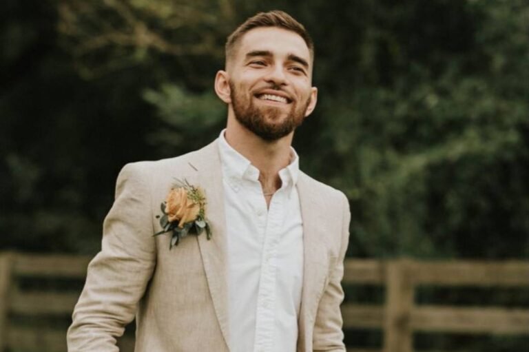 hombre elegante en boda civil