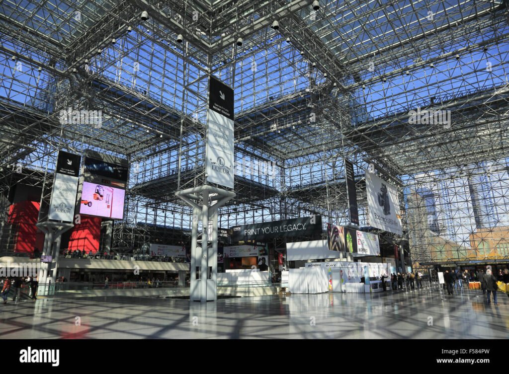 Qué servicios y características ofrece el Centro de Convenciones Jacob K. Javits