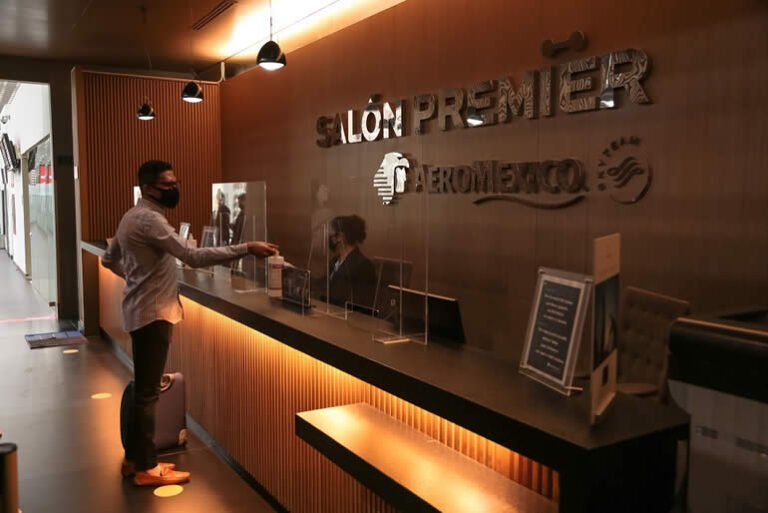 interior del salon premier de aeromexico
