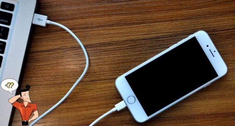 Cómo Transferir Videos de iPhone a PC de Manera Sencilla y Rápida 1 iphone conectado a una computadora con cable