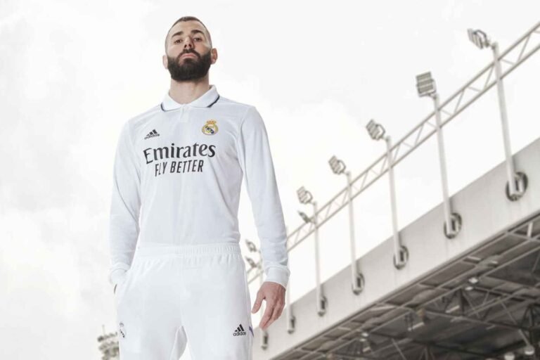 jersey del real madrid en fondo blanco