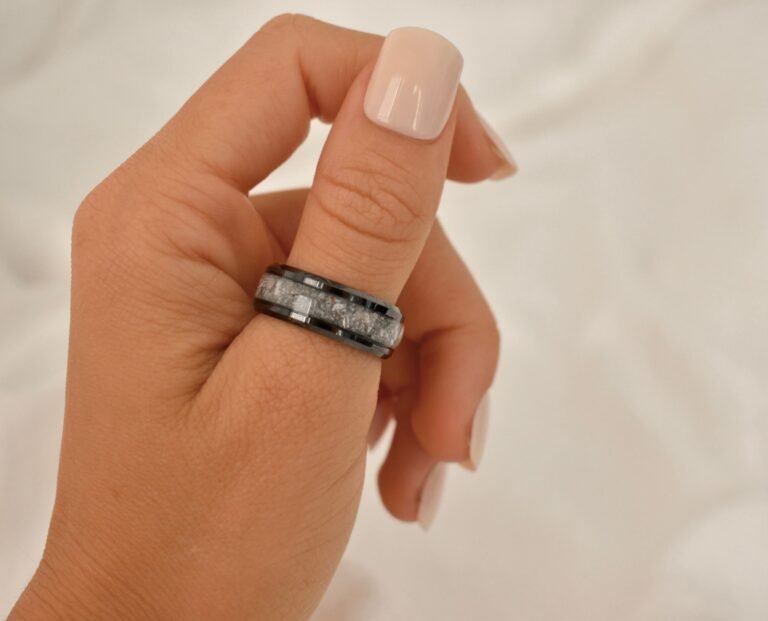 Qué tipos de joyas pueden contener cenizas de un ser querido 27 joyas elegantes con cenizas incorporadas